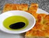 photo of balsamic vinegar and olive oil in bowl with bread along side