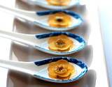 photo of a group of teaspoons full of chamomile blossoms to prepare medicinal chamomile tea